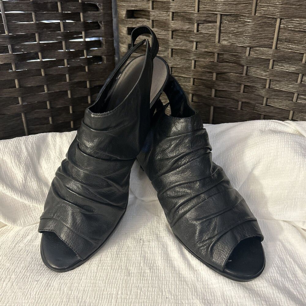 Bare Traps Sinclair Heels Black Peep Toe Slingback Open Heel Shoes 10 M